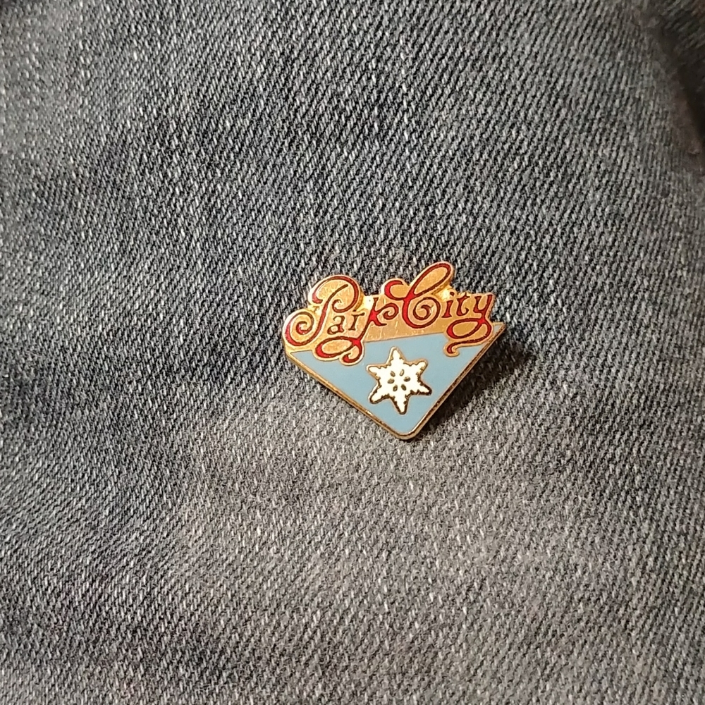 Vintage Ski Resort Pin